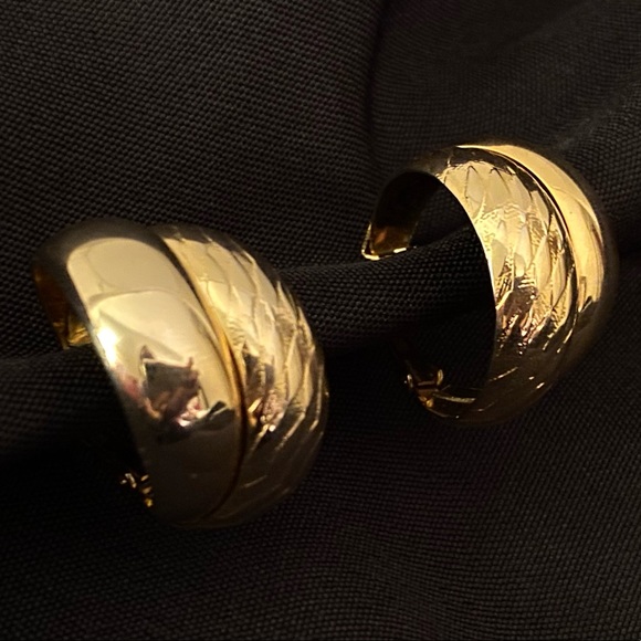 Vintage Gold Tone Double Hoop Clip On Earrings 90s Jewelry - Picture 2 of 6